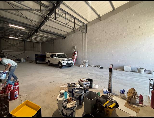 547M² WAREHOUSE TO LET IN STIKLAND INDUSTRIAL